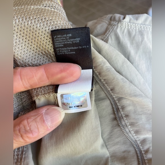 The North Face men’s 5 mesh lined pockets cargo shorts. Waist size 36. EUC - Picture 14 of 16